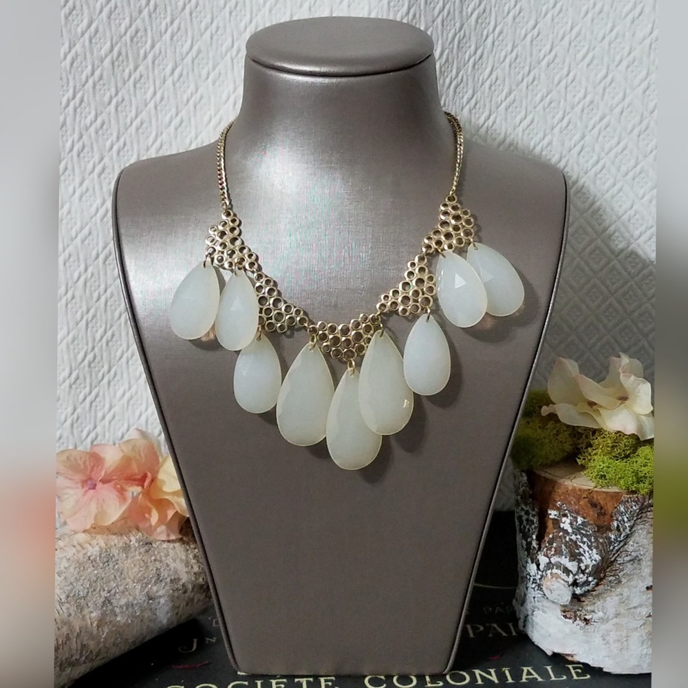 Chunky bib necklace